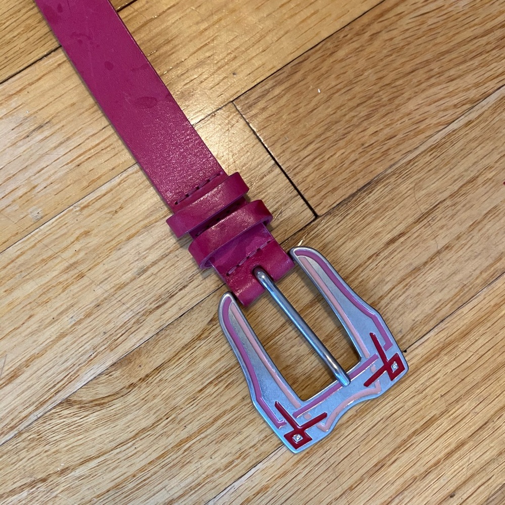 Fun fuchsia leather belt
